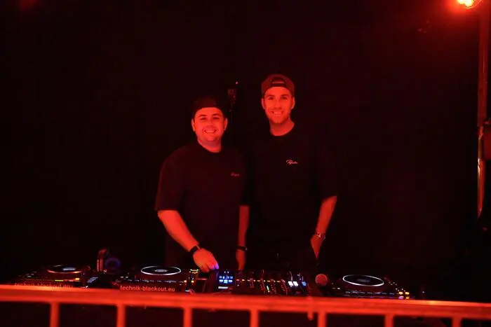 Wer lieber zu modernen Beats feiern wollte, kam in der Disco auf seine Kosten: Die TMLS DEEJAYS heizten den Gästen ordentlich ein.