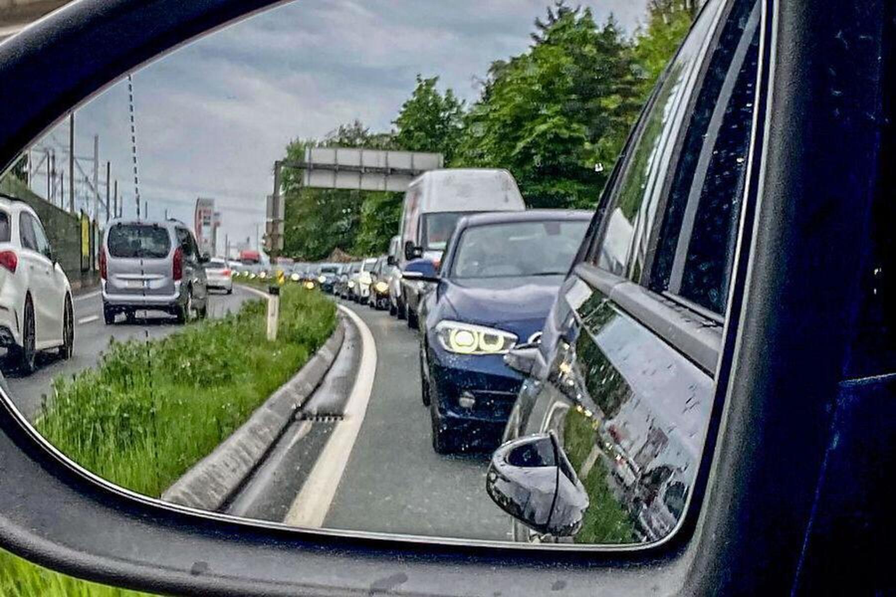 Feiertag und GTI-Treffen: Staus in Richtung Süden erwartet