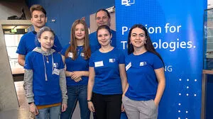 Sie führten stolz durch ihre FH: Walter Islebe, Vanessa Mischkounig, Lisa Krenn, Franz Philipp Kraushofer, Katrin Podgornik und Theresa Steinwender 