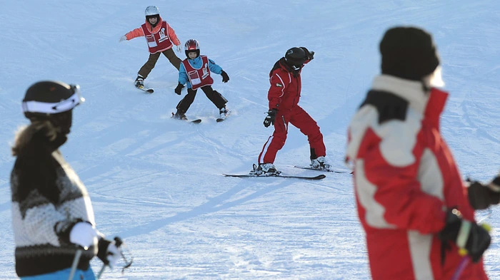 Die Teuerungswelle schlägt sich auch bei den Schulskikursen zu Buche