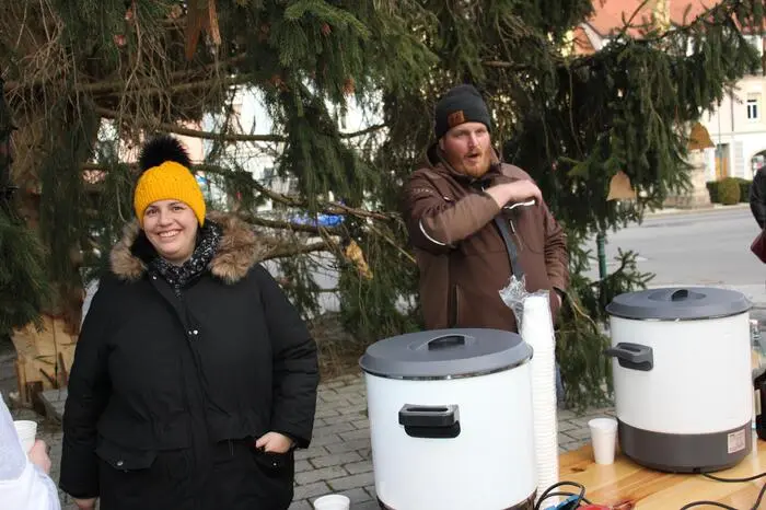 Pastoralreferent Martin Rapp sprach über den religiösen und historischen Hintergrund des Heiligen Abend und wünschte gemeinsam mit den Gemeindevertretern friedliche Weihnachten für alle Besucher