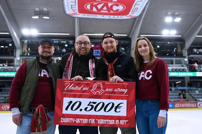   (ec- kac gegen hc "haihe" innsbruck ) ice hockey saison 2025/2026, eishockey österreich, Am Mittwoch, 26.2.2026, übergaben die Rude Boys 1909 des EC KAC, einen Spendenscheck in Höhe von 10.500 Euro an "Kärntner in Not", vetreten durch Albert Lesjak. In den Jahren von 2021 konnte der Fanclub 58.735,73 an Spenden für die Kleine-Zeitung-Aktion "Kärntner in Not" sammeln. 