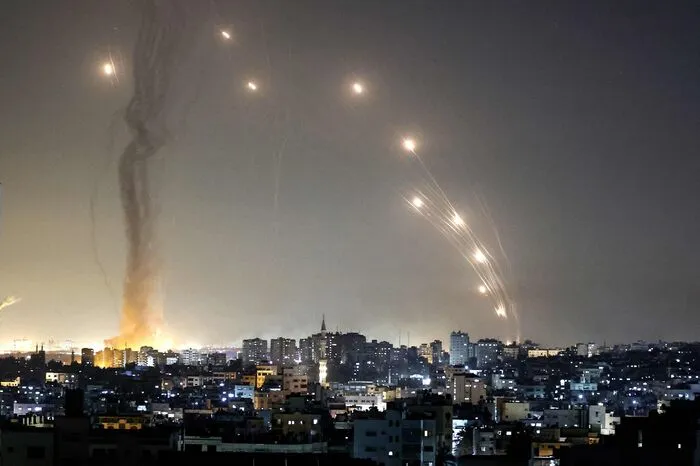 Der bewaffnete Flügel der Hamas feuerte nach eigenen Angaben 210 Raketen in Richtung Tel Aviv und Beerscheba.