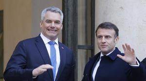 Bundeskanzler Karl Nehammer (l.) und der französische Präsident Emmanuel Macron im Rahmen eines Treffens zur Unterstützung der Ukraine