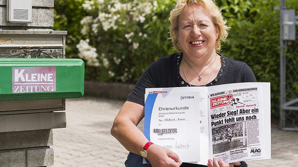 Adelheid Mamec sorgt dafür, dass viele pünktlich zum Frühstück ihre Zeitung lesen können