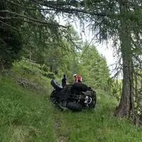 Quad kam von Weg ab und stürzte ab: Rettungskräfte im Großeinsatz