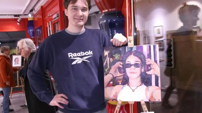 Der noch junge, aber bereits überaus erfolgreiche Künstler, Zeichner und Grafiker Lukas Altrichter stellt eine Auswahl seiner Werke unter dem Titel „Kunstgang - Zwischen Impression und Fantasie“ in der Galerie am Schlossbergtor in Voitsberg aus.