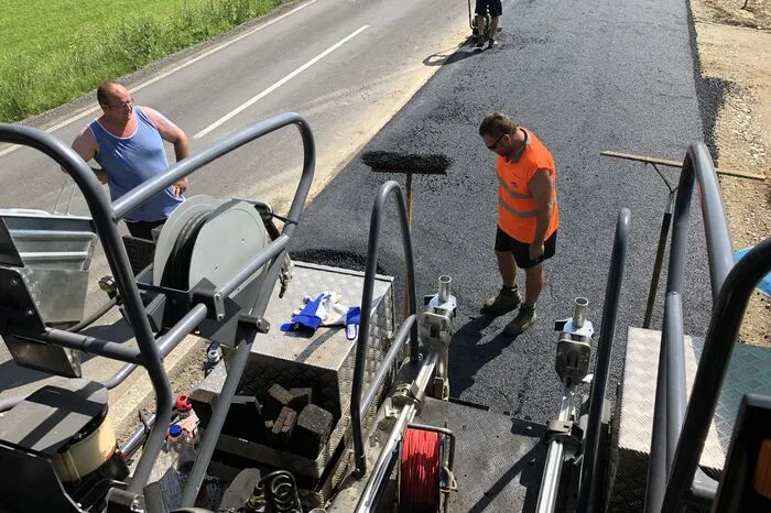 Entlang der viel befahrenen Landstraße soll das Radfahren künftig sicherer werden.