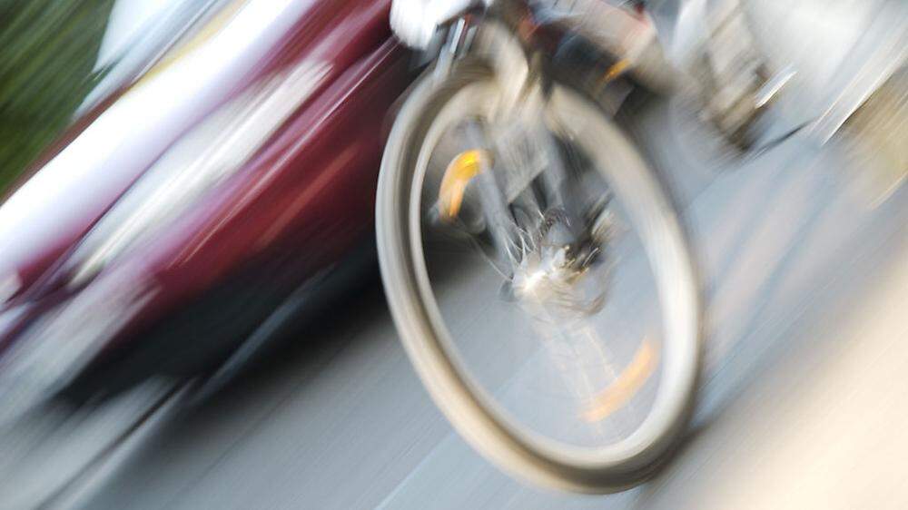 Nach Zusammenstoß mit Auto: Radfahrer tot
