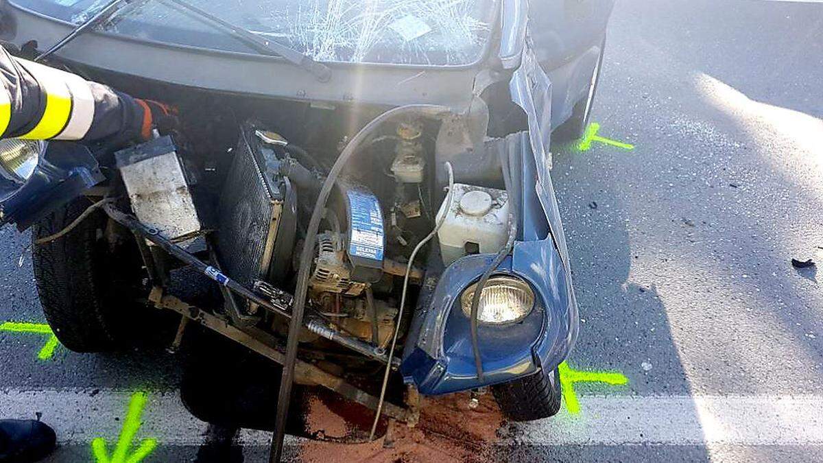 Das Mopedauto wurde bei dem Unfall komplett zerstört