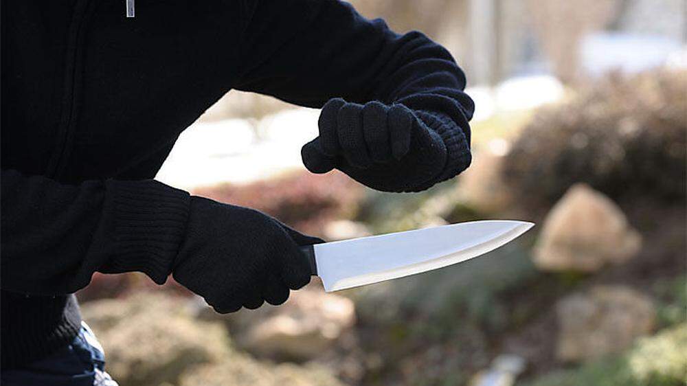 Mann bedrohte Frau mit Küchenmesser
