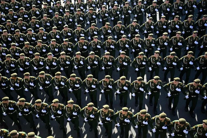 8.000 Soldaten marschierten bei der Parade auf.