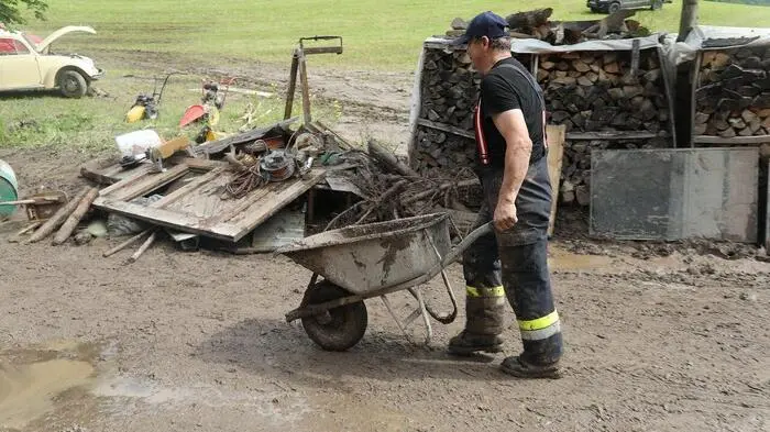 Durch die schweren Unwetter im Raum Bruck an der Mur und Leoben wurde der Zug des Katastrophenhilfsdienstes 49 des Bereichsfeuerwehrverbandes Knittelfeld am Freitag, 19. Juli, nach Bruck an der Mur alarmiert.  
