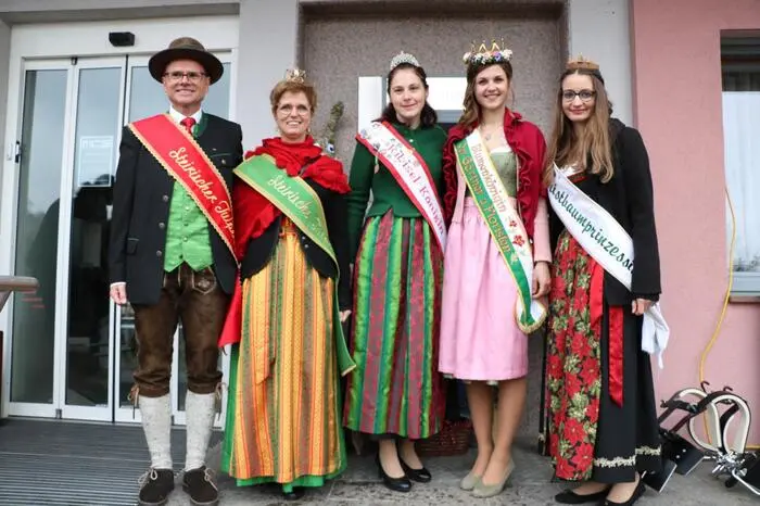 Das Tulpenkönigspaar Angelique und Josef Ulz bekam auch dieses Jahr besuch von anderen Hoheiten aus der Steiermark.