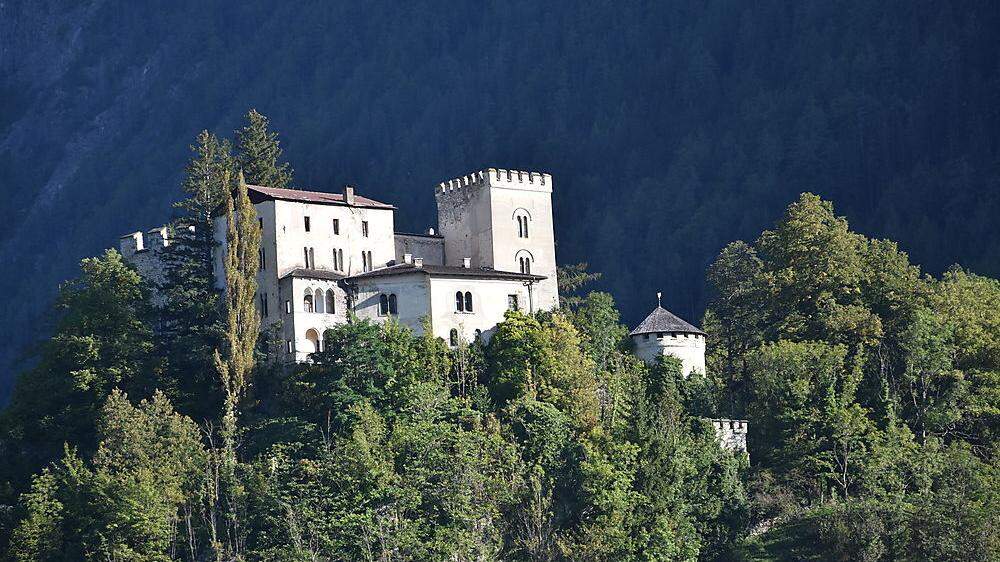 Schloss Weißenstein, das über Matrei thront, kommt in die öffentliche Hand 
