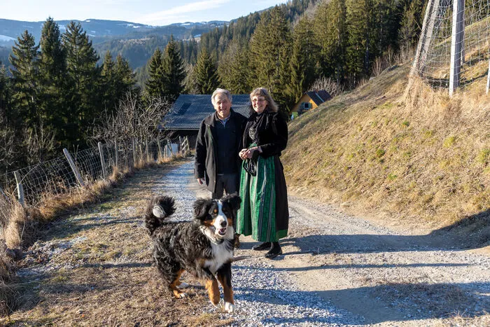 Pensionisten, die autark leben wollen: abgelegener Hof statt Stadtwohnung. Im Alter kürzertreten? Nicht bei Familie Pintaritsch – die Pensionisten tauschten ihre Stadtwohnung gegen ein abgelegenes Haus. Lesen Sie hier die ganze Geschichte und sehen Sie weitere Fotos!