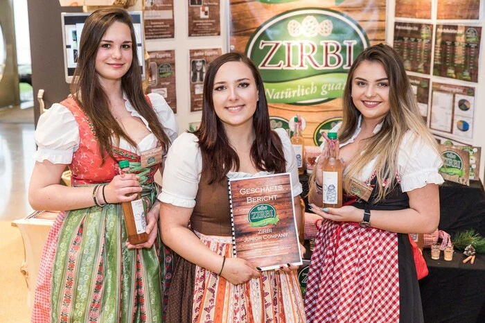 Zirbi: Juniorfirma der HAK Liezen produzierte alkoholfreie Wellnessgetränke aus der Zirbe.