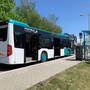 Aichfeldbus bei der Haltestelle in der Hauptstraße Zeltweg