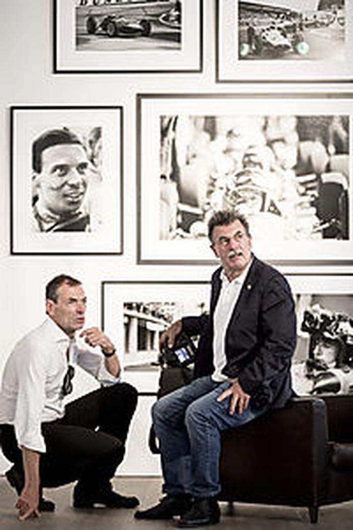 Galerist Christian Jungwirth mit Rainer W. Schegelmilch in seinem Atelier
