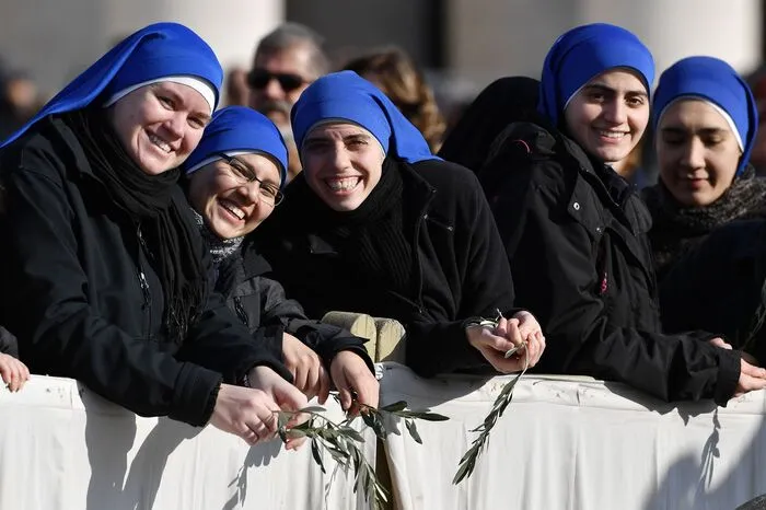 Diese erinnern an den Einzug Jesu' in Jerusalem, während die Verlesung der Passionsgeschichte während der Messe bereits das Gedenken an Kreuzigung und österliche Auferstehung vorwegnimmt.