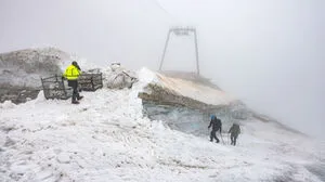 Die Hitze setzt dem Gletscher auf dem Dachstein zu – das Ablaufdatum für das vermeintlich "ewige Eis" ist nicht mehr weit, sagen Analysten