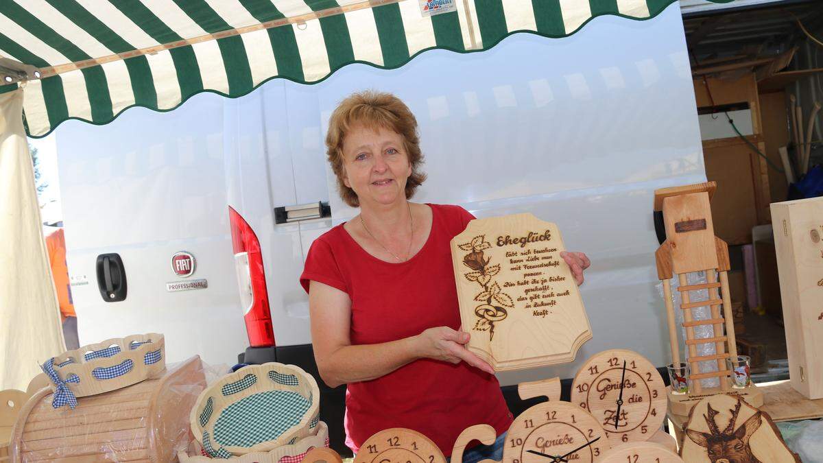 Barbara Hackl aus Stainz verkauft Echtholzprodukte für den täglichen Gebrauch sowie Ziergegenstände 