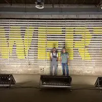 Kurt Tanner und Gernot Bittlingmaier vor einer ihrer Installationen im Kastner-Gebäude, das am Samstagabend für eine Vernissage geöffnet wird