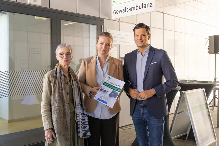 MedUni-Rektorin Kurz, Gewaltambulanz-Leiterin Sarah Heinze, Soziallandesrat Hannes Amesbauer