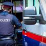 Mehrere Beamtinnen und ein Beamter waren an der Unfallstelle (Sujetbild)