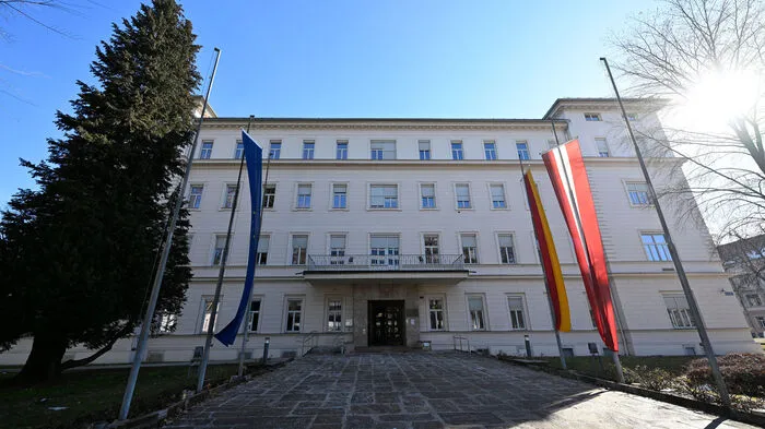 Am Freitag werden Amtsgebäude Trauer tragen