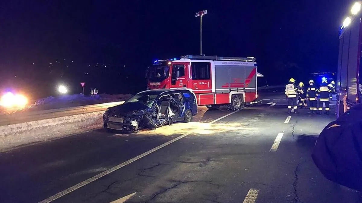 Zwei Verletzte beim Unfall auf der B 100