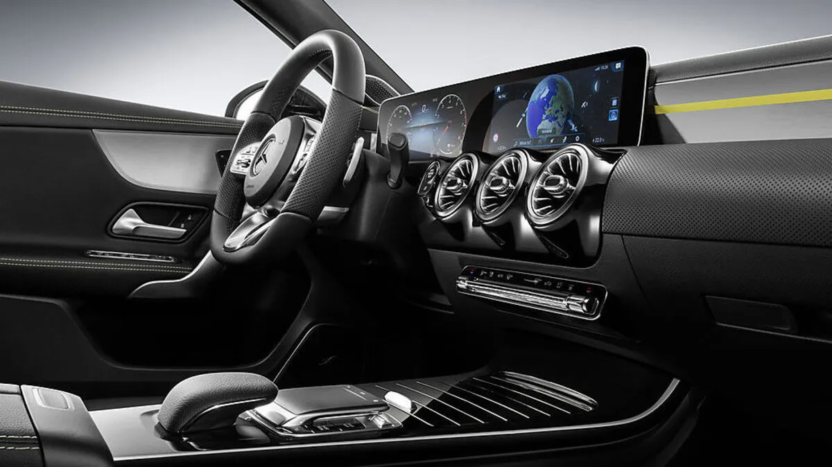 Erster Blick auf das Cockpit der neuen A-Klasse