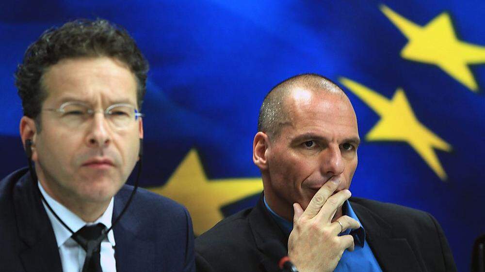 Eurogruppen-Chef Jeroen Dijsselbloem im Gespräch mit dem griechischen Finanzminister Yanis Varoufakis (R)