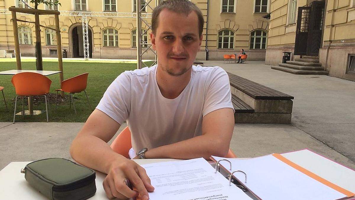 Gerhard Pertiller im Innenhof der Montanuniversität Leoben, von hier aus operieren die Regionalen Exoten