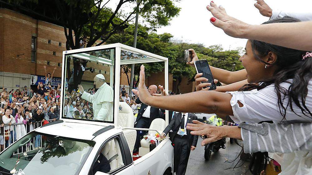 Franziskus als Friedensmahner in Kolumbien
