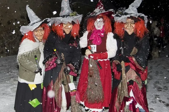 Rund 30 Gruppen mit circa 600 Teilnehmern zogen am 8. Dezember durch die Innenstadt.