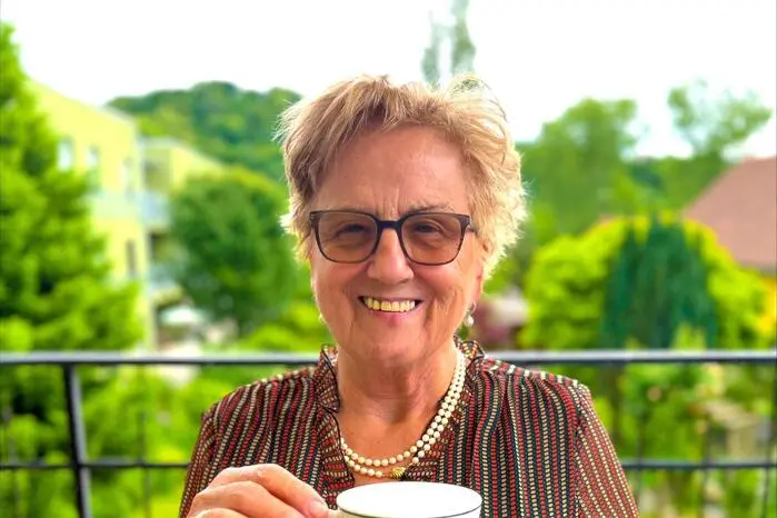 Johanna Gerhold (78) führte 25 Jahre lang das Sportcafé Hannerl Gerhold in St. Peter am Ottersbach: „Man findet ja kaum noch Kellnerinnen und Kellner – wenn auch noch das Trinkgeld mit Abgaben belegt ist, wird das nicht besser. Das betrifft auch viele Mütter, die in Teilzeit arbeiten und das Haushaltsgeld der Familie aufbessern wollen. Ich bin überzeugt, dass solche Maßnahmen das Finanzloch der Republik ohnehin nicht stopfen werden.“