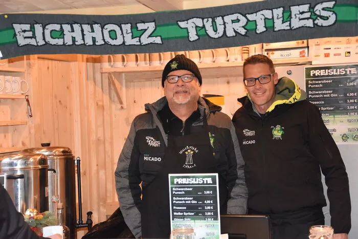 Vereine und Handwerker bieten auf dem Markt mit sechs Standln nachweihnachtliche Atmosphäre.