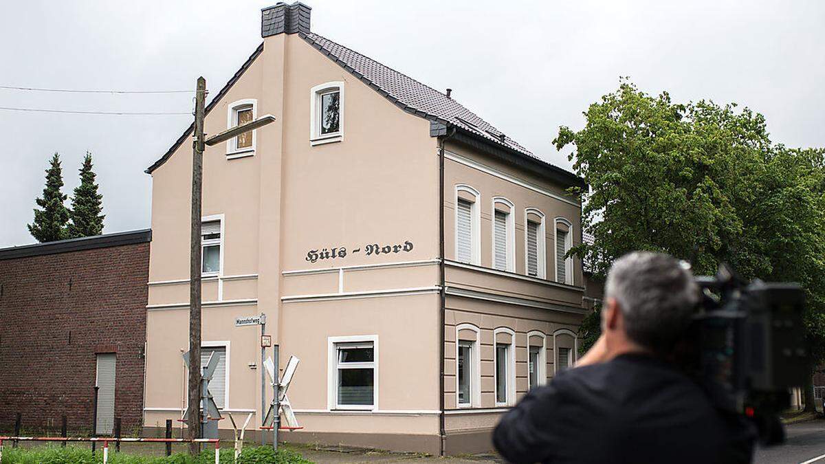 Mutter soll eigene Kinder aus Fenster geworfen haben