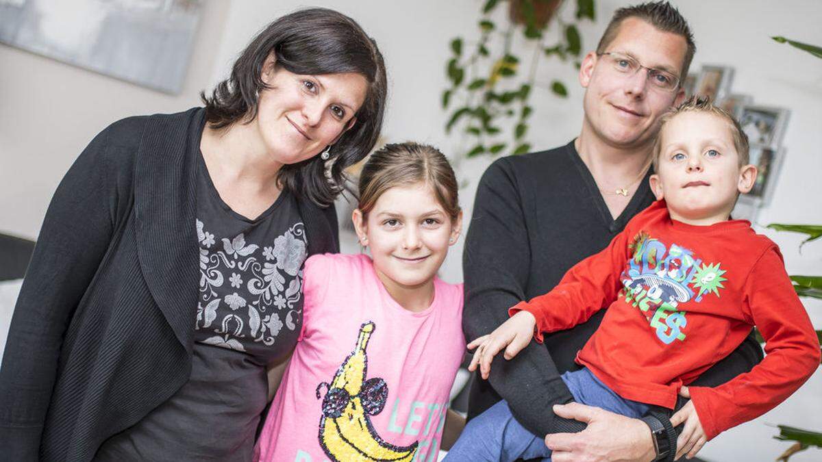 Die ehrlichen Finder: Martina Simtschitsch, Tabea (11), Fabian (5) und Manuel Simtschitsch