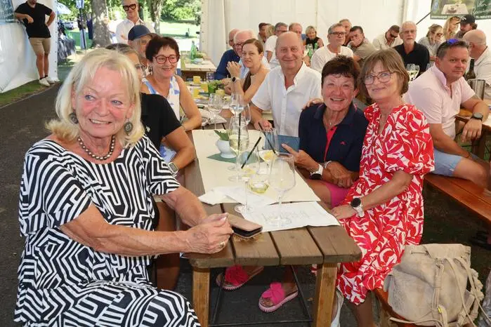 und eines anschließenden Zeltfestes.