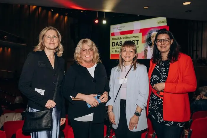 Martina Gabriel, Gerda Sandriesser, Villachs Frauenbeauftragte Alisa Mack, Sara Schaar
