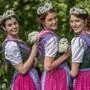 Die amtierenden Hoheiten Brigitte Maier (Mitte), Lisa Berger (l.) und Maria Benischek
