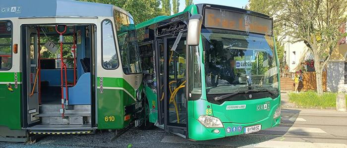 Am Montag kam es in Graz zu einer Kollision zwischen einer Tram und einem Linienbus