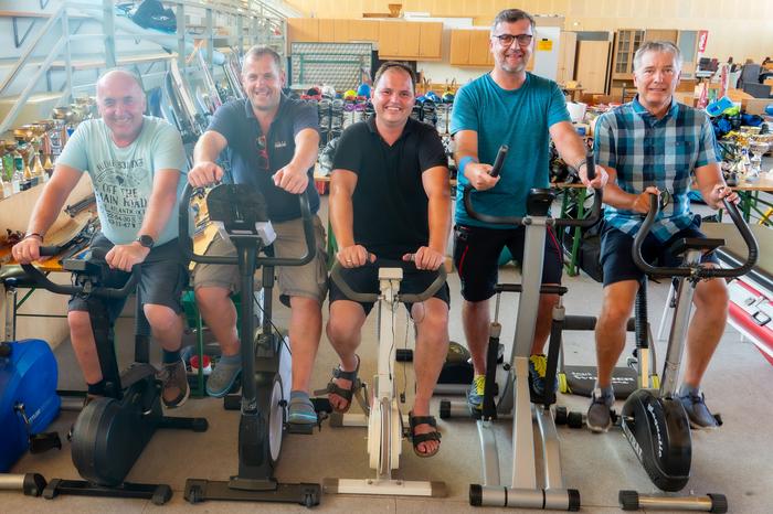 Franz Adler, Christian Hammer (Kommandant), Florian Gradwohl (Kommandant-Stv.), Michael Schwarzl und Bürgermeister Johann Winkelmaier von der Feuerwehr Fehring beim "Workout" in der Fehringer Sporthalle am Abend vor dem großen Tag Franz Adler, Christian Hammer (Kommandant), Florian Gradwohl (Kommandant-Stv.), Michael Schwarzl und Bürgermeister Johann Winkelmaier von der Feuerwehr Fehring beim "Workout" in der Fehringer Sporthalle am Abend vor dem großen Tag