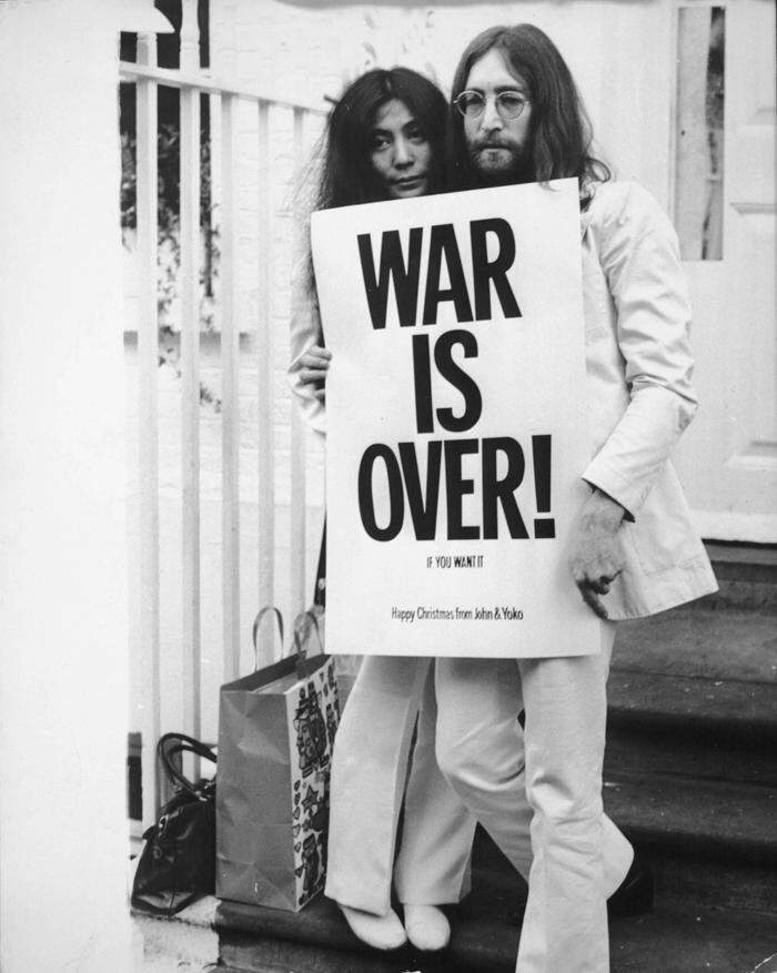 Yoko Ono und John Lennon hatten einen frommen Wunsch: War is over!