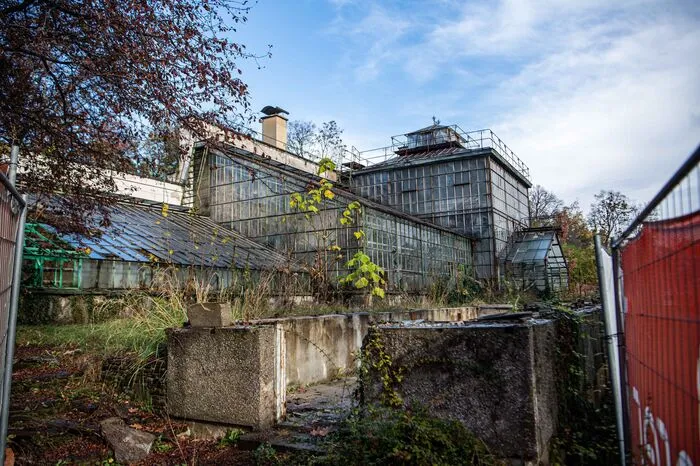 Nach jahrzehntelangem Hin und Her - sogar abgerissen sollte der 130 Jahre alte Bau werden - machen Uni, Stadt und Land nun den Weg frei für die Sanierung.