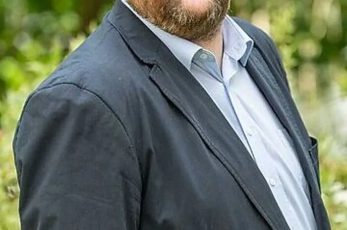 Funktion: Redakteur An Bord seit: 1. Juni 1990 Hofer über sich: "Durch die Kleine Zeitung bin ich vor 29 Jahren in den Bezirk Hartberg-Fürstenfeld gekommen. Noch heute lerne ich Menschen und Orte kennen, die ich bisher noch nicht gesehen habe. So bekomme ich weiterhin Stoff für Zeitungsartikel. Es ist nie langweilig."
