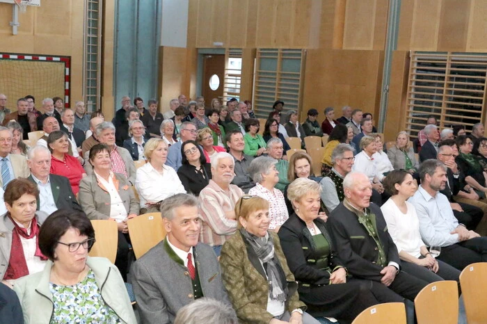 Nicht mit Applaus sparten unter anderen Bürgermeister Harald Jannach, Provisor Charles Ogbunambala sowie Fasching Frauenstein-Urgestein Alois Sallinger. 