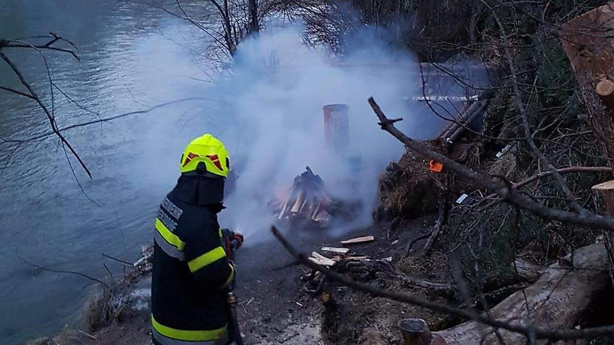 Mit 25 Mann rückte die FF Gödersdorf zum Einsatzort am Gailufer aus